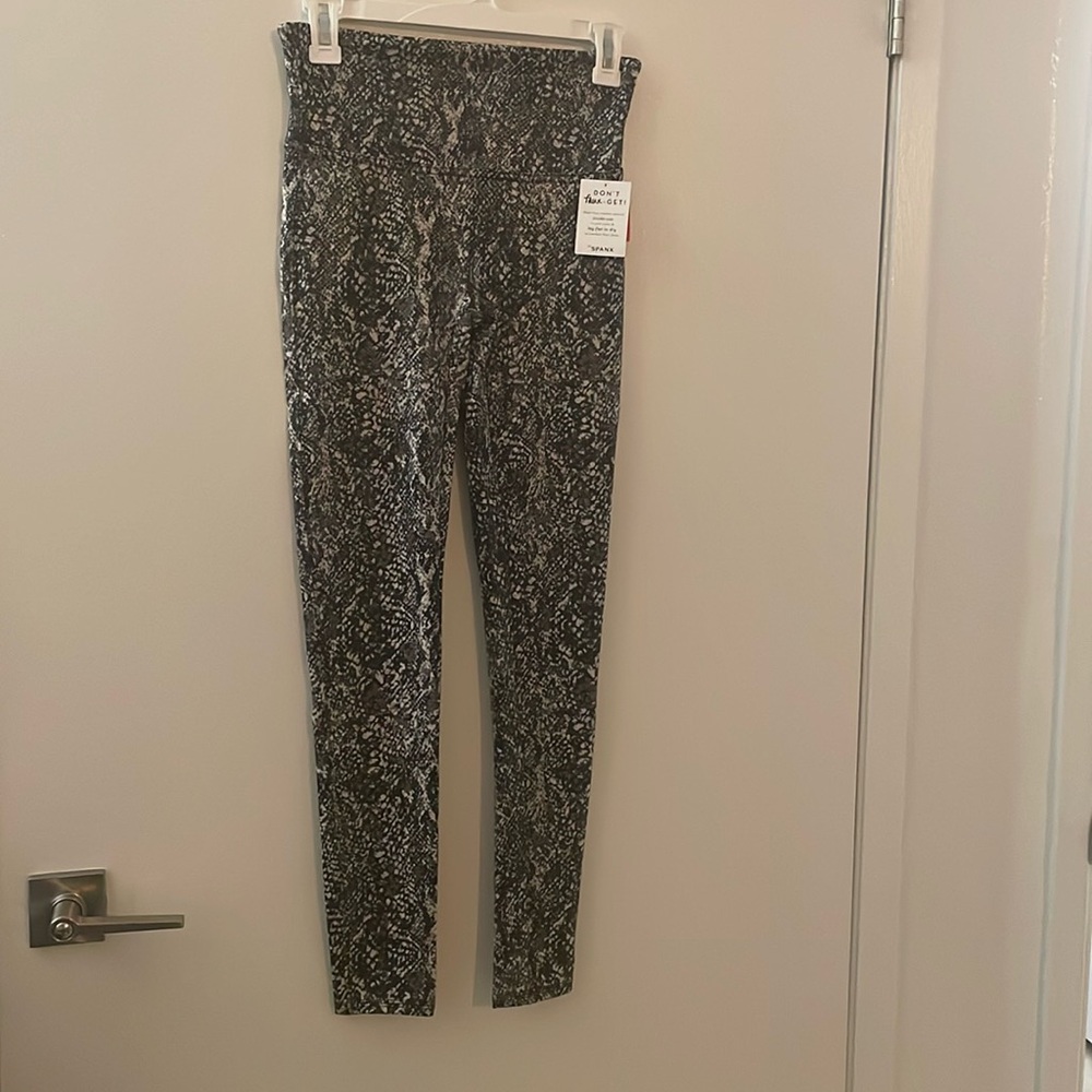 Spanx Snake Skin Leggings NWT Size M